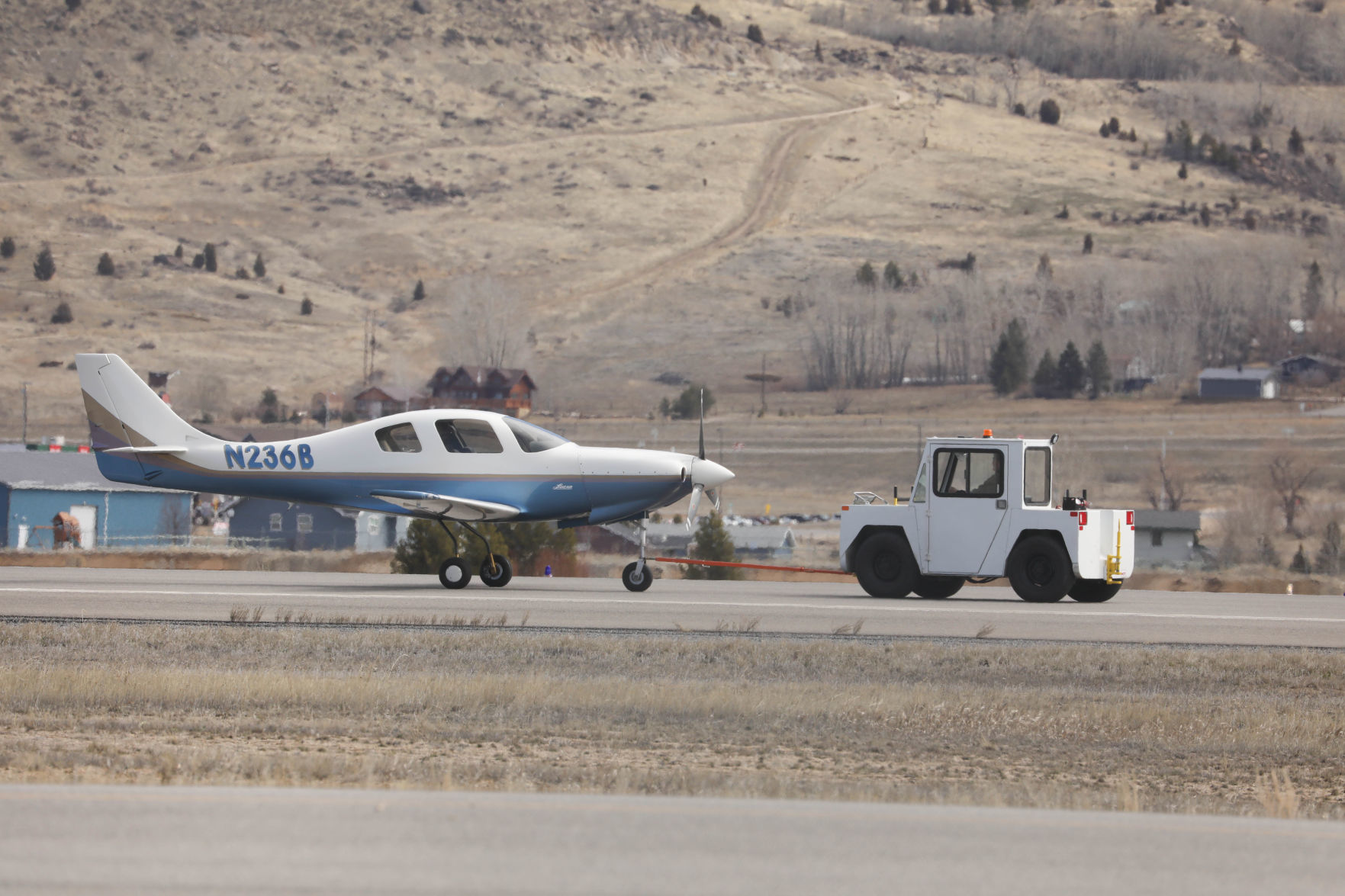 Single-engine aircraft makes emergency landing